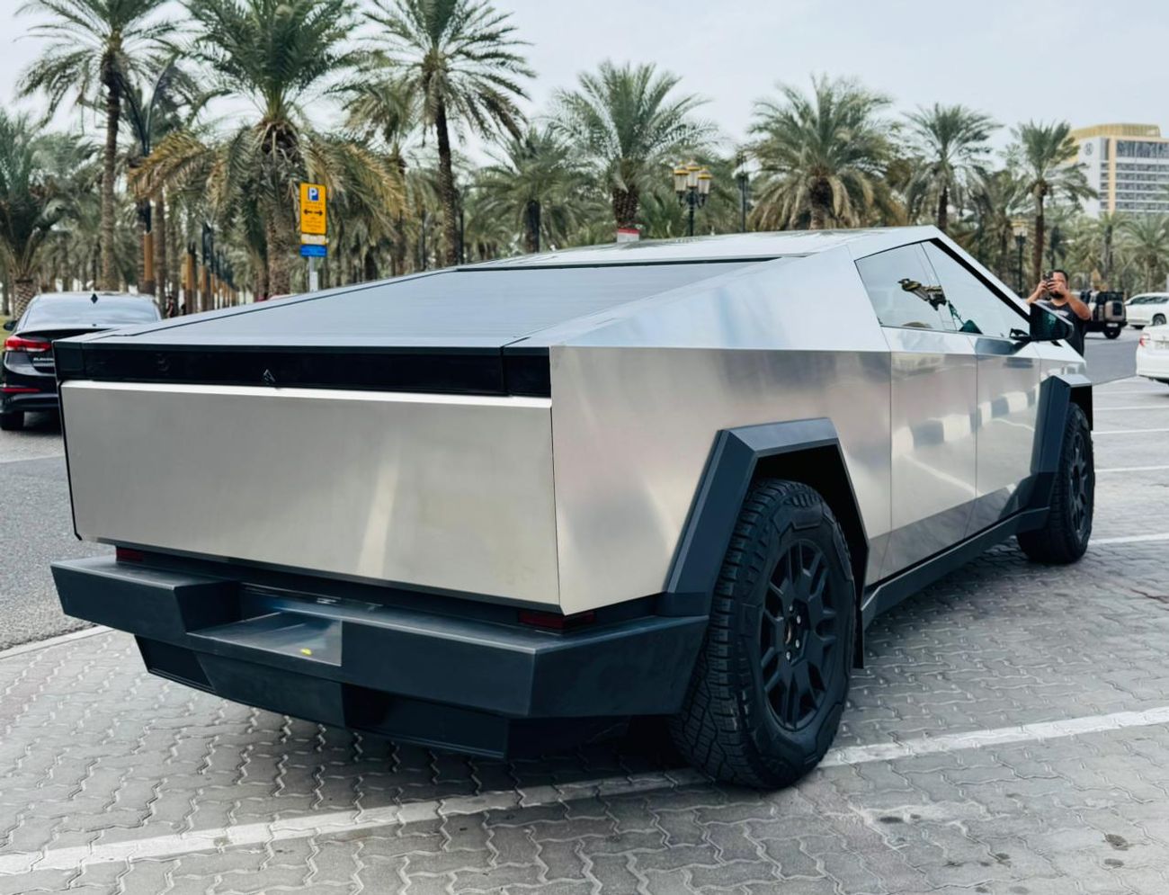 Tesla Cybertruck Cyberbeast