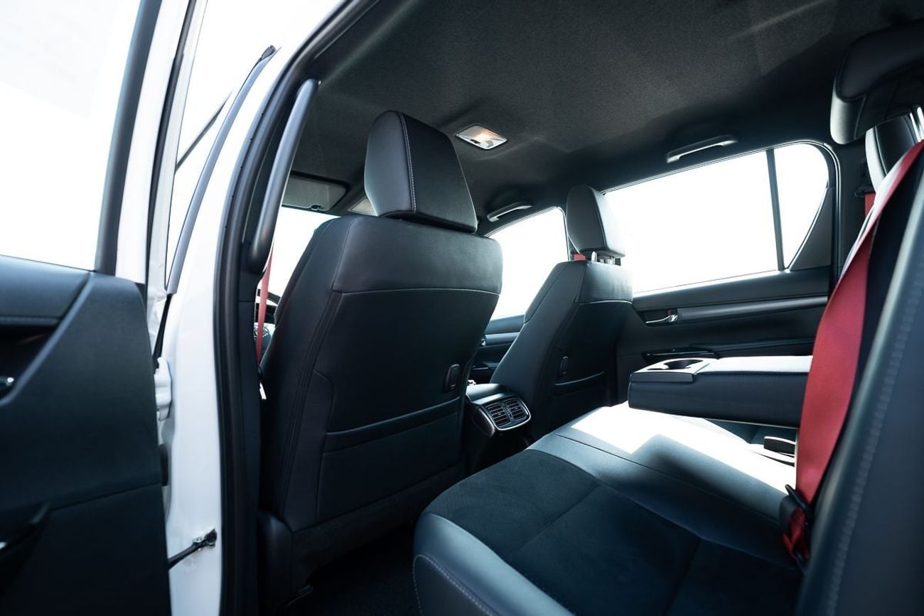 Toyota Hilux GR Sport 4.0L GR-S Rally 4.0L