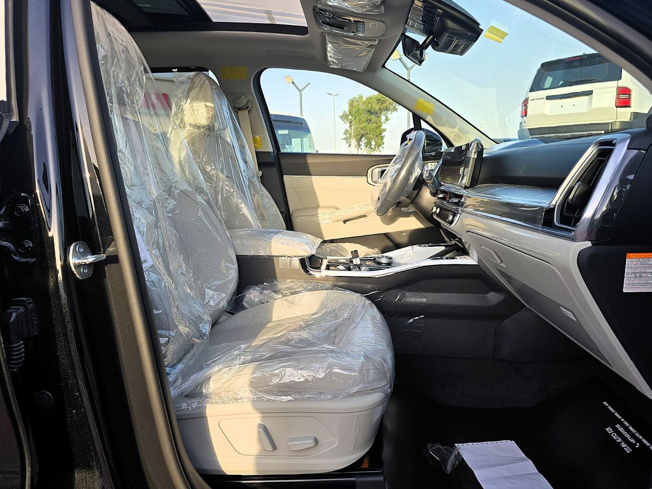 كيا سورينتو KIA SORENTO MQ4 HEV AT 7P 1.6L SUV AWD 5Doors black color 2026 Model