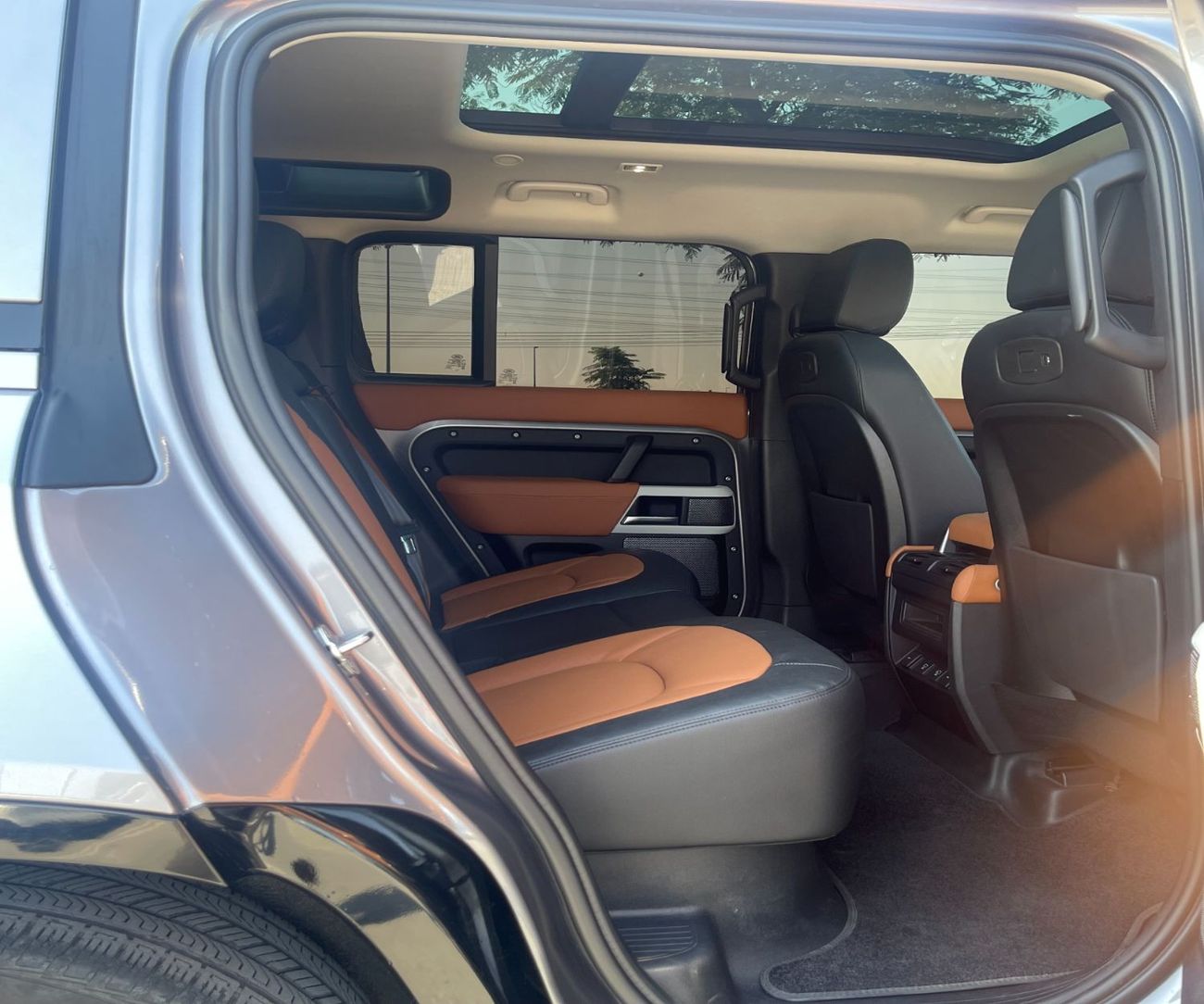 لاند روفر ديفندر P400 110 S 3.0L (5 Seater)