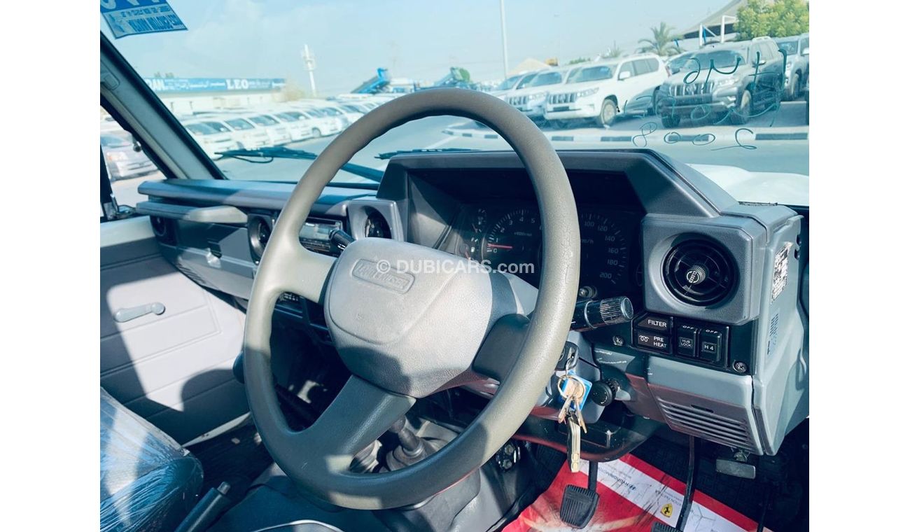 Toyota Land Cruiser Pick Up 1VD V8 Diesel engine very nice car