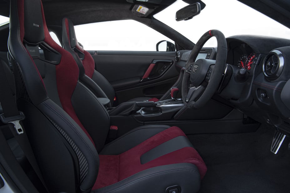 Nissan GT-R interior - Seats