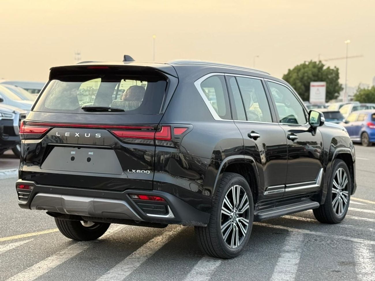 لكزس LX 600 Lexus LX 600 2026 Lexus LX600 Signature 3.5L AT Petrol (Black)