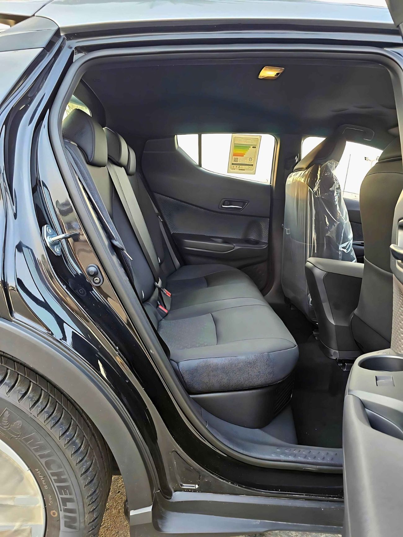 Toyota CHR LUXURY / 1.8L HYBRID / PUSH START / LEATHER SEATS / FULL OPTION / CODE#68013