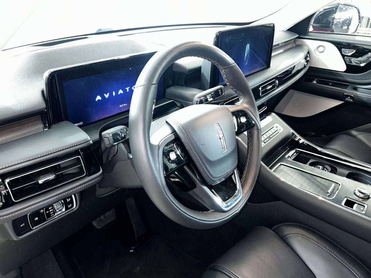 لينكولن أفياتور Reserve 3.0L AVI425W RESERVE / AL TAYER MOTORS / AL QOUZ SHOWROOM