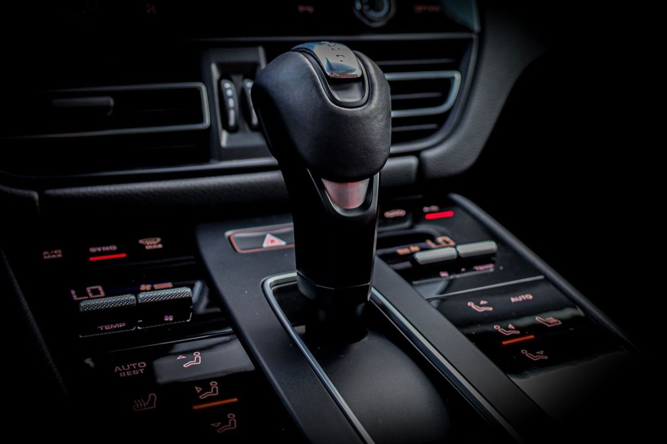 Porsche Macan Porsche Macan T 2023 GCC under Agency Warranty with Flexible Down-Payment/ Flood Free.