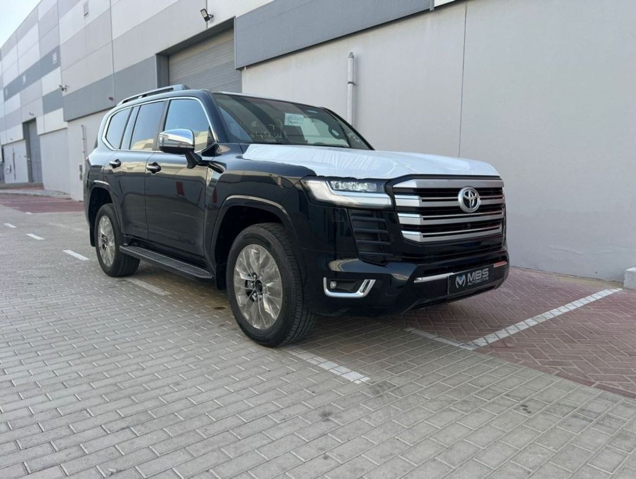 Toyota Land Cruiser 3.5T VXR FULL OPTION WITH MBS AUTOBIOGRAPHY VIP  SEAT AND ROOF STAR LIGHT