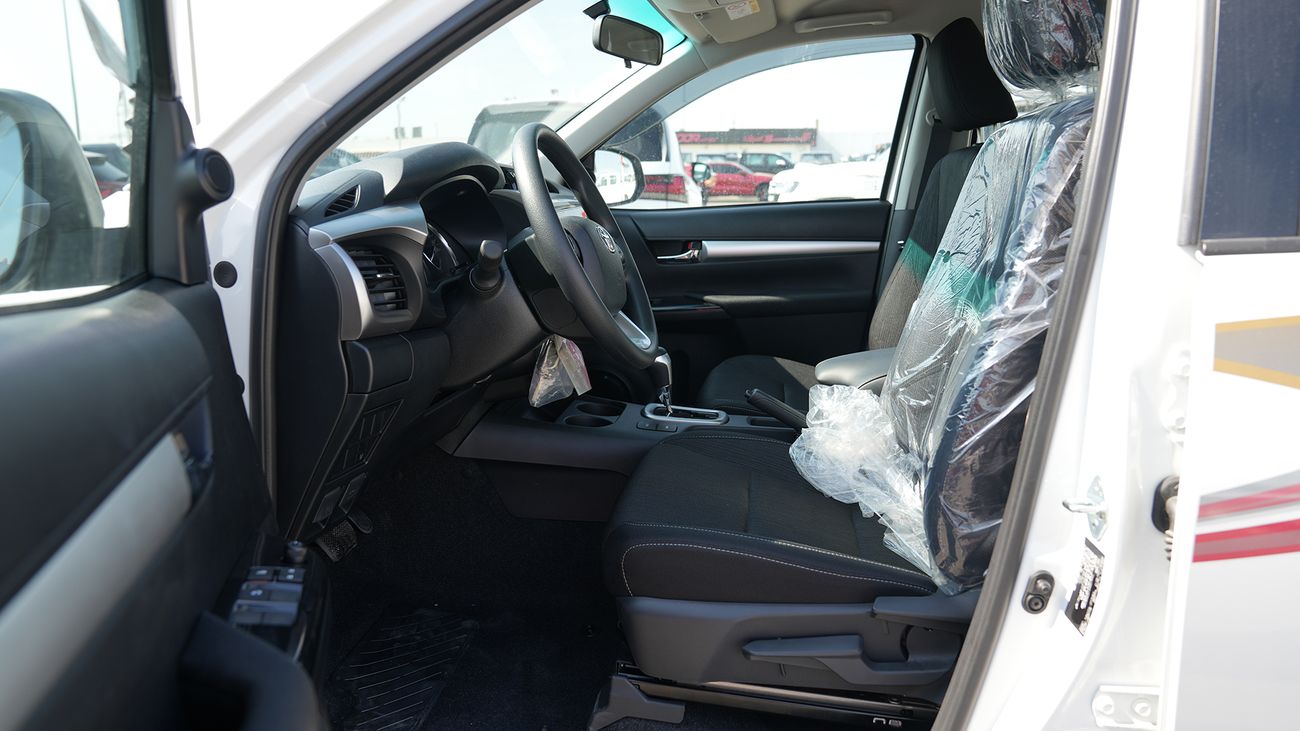 تويوتا هيلوكس SR5