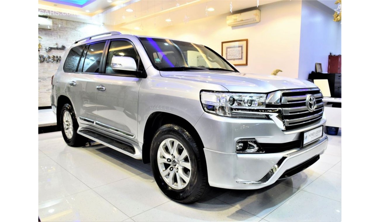 تويوتا لاند كروزر ONLY 35000KM! FULL SERVICE HISTORY!! AMAZING Toyota Land Cruiser G.X.R 2016 Model! Silver Color GCC