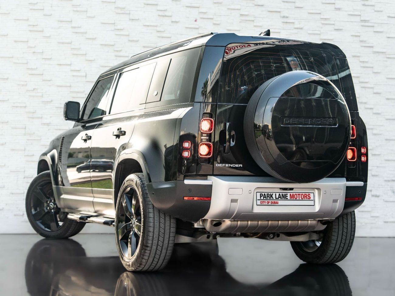 Land Rover Defender P400 110 HSE 3.0L (5 Seater)