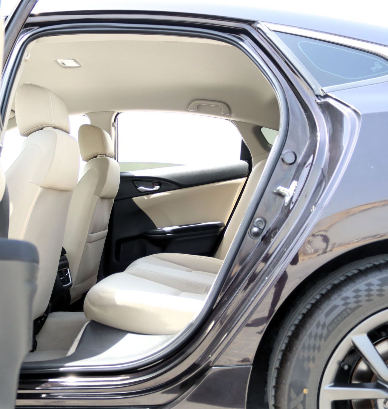 Honda Civic DX 1.6L 2020 Honda Civic GCC , accident-free, with a 1.6L, low mileage, in excellent condition