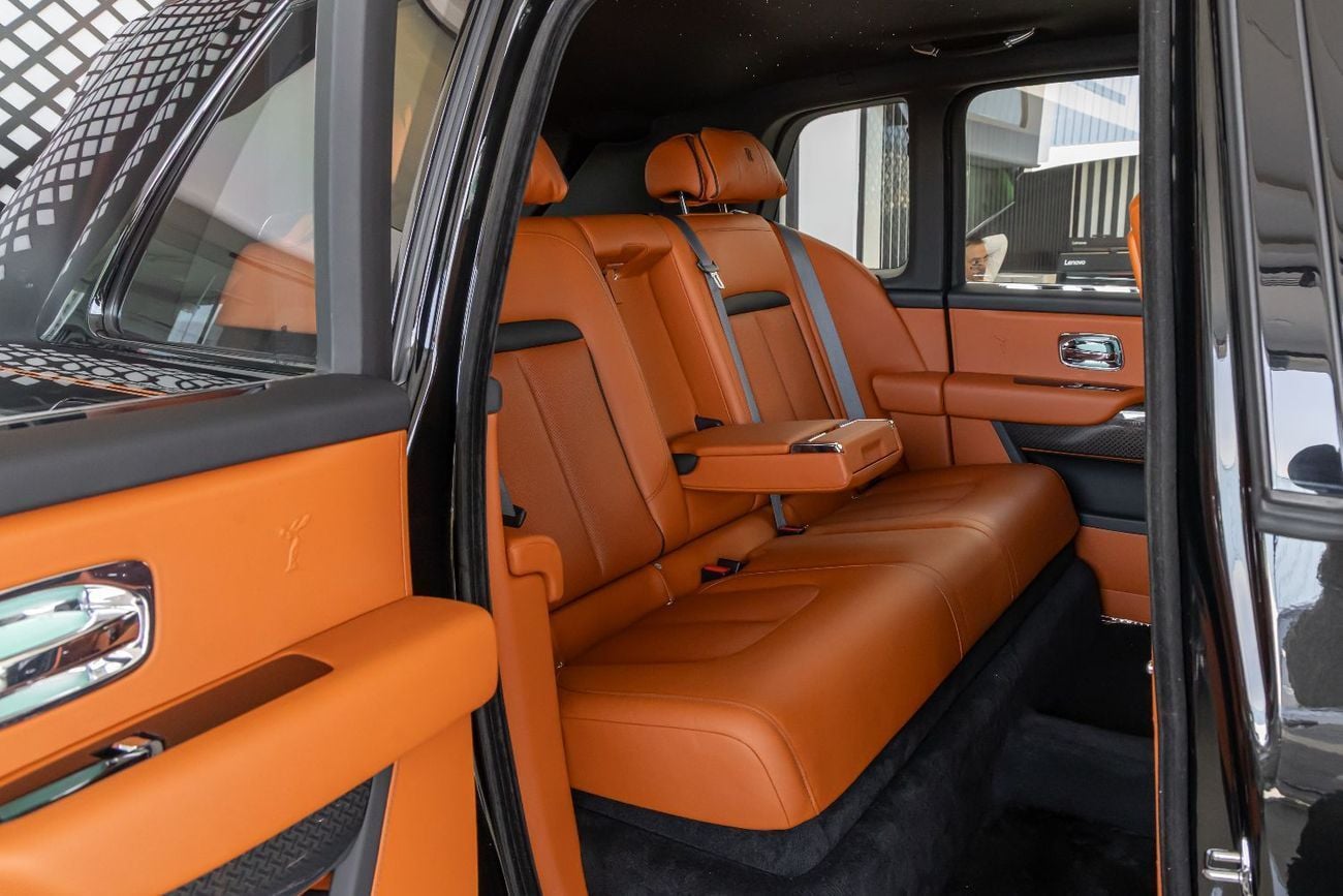 رولز رويس كولينان Rolls-Royce Cullinan | Black Badge | GCC Specs | Dealer Warranty & Service Contract (AGMC) | 2022