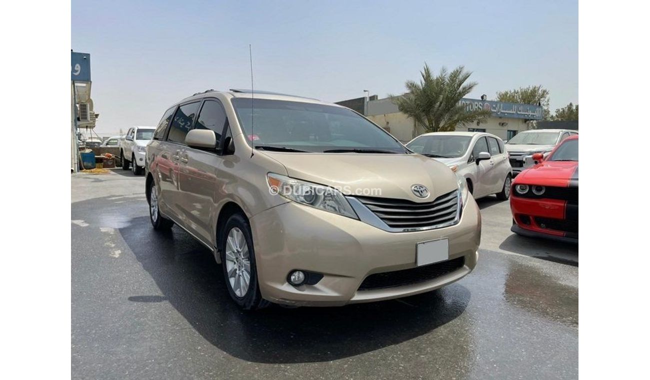 Used TOYOTA SIENNA 2011 XLE 2011 for sale in Dubai 439750