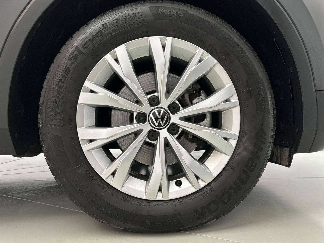 Volkswagen Tiguan LIFE 1.4L | Rear Camera | Spacious SUV | Well Maintained