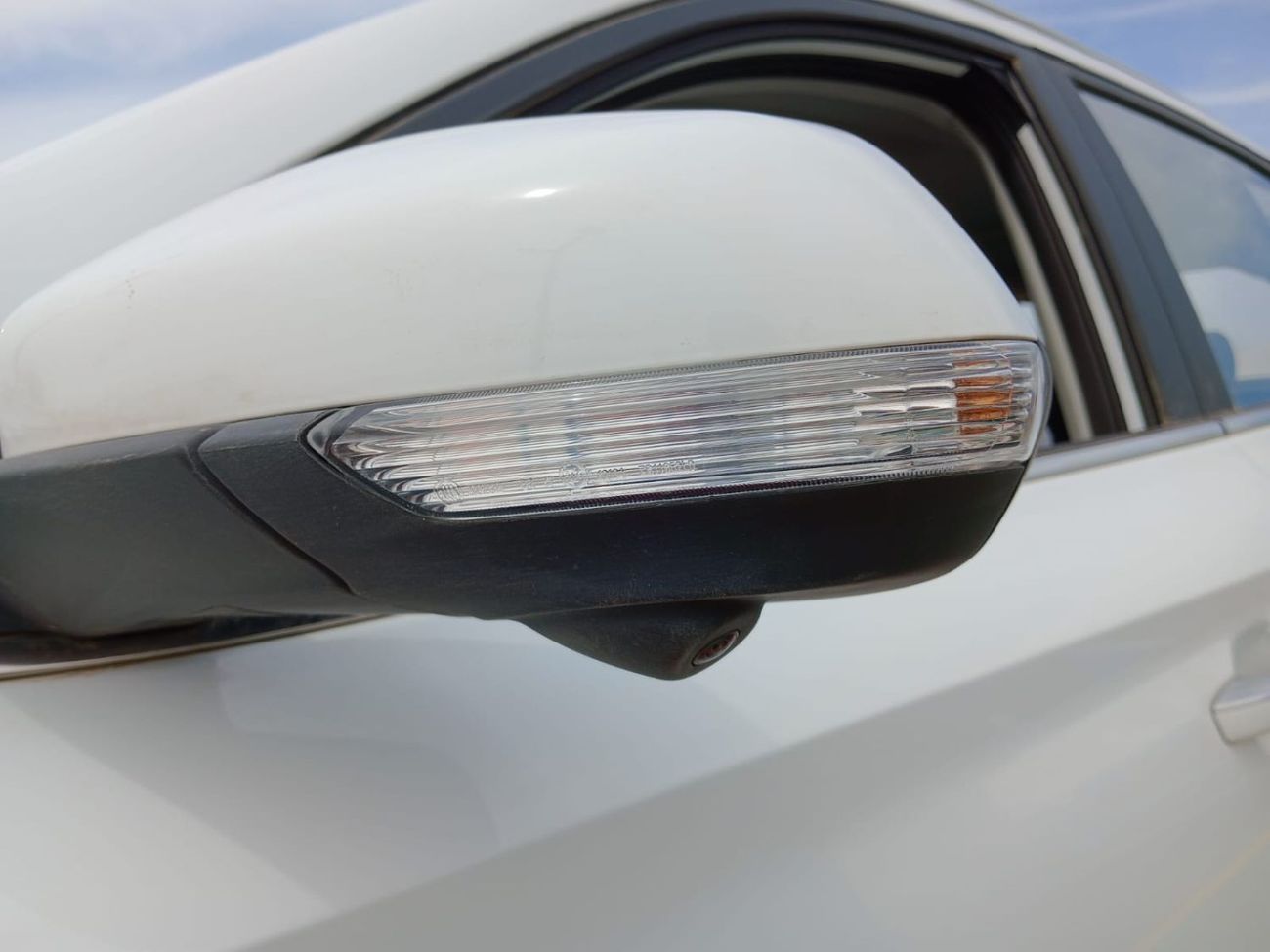 MG ZS MG ZS 2025  luxury 1.5L Petrol SUV FWD White color