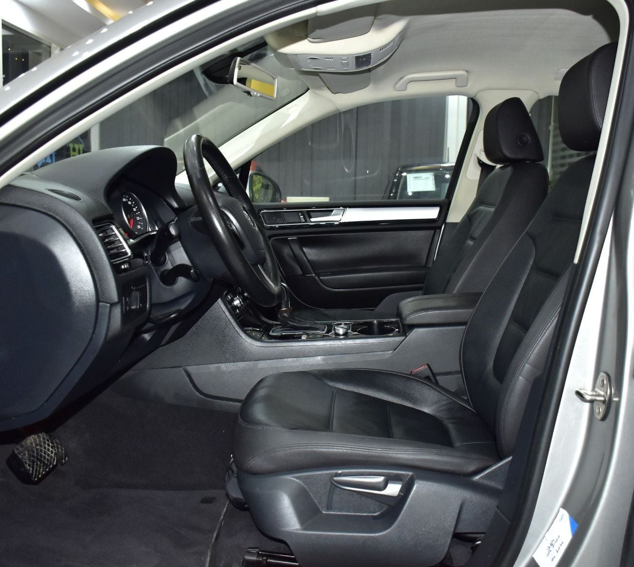 فولكس واجن طوارق EXCELLENT DEAL for our Volkswagen Touareg ( 2016 Model ) in Silver Color GCC Specs