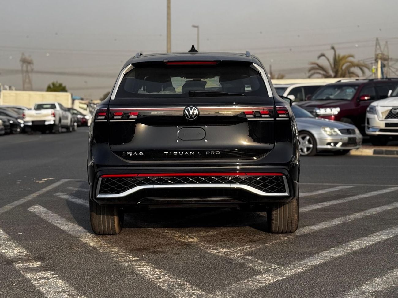 Volkswagen Tiguan Volks wagen Tigwan R line  2.0 L. Model.  2025