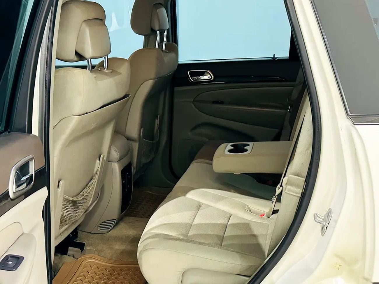 جيب جراند شيروكي Laredo 3.6L