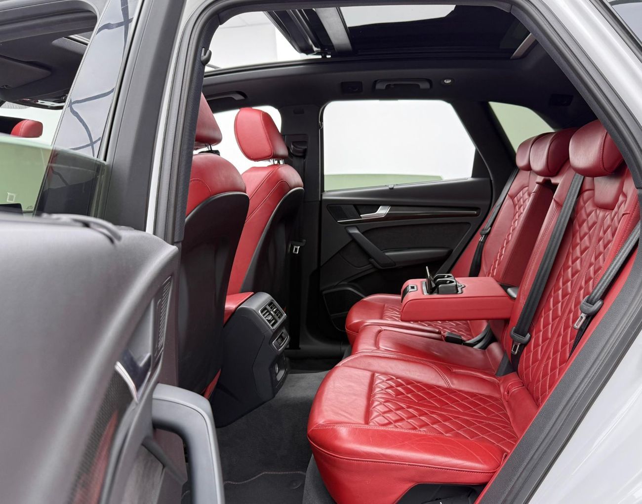 Audi SQ5 TFSI quattro 3.0L 2018 Audi SQ5 TFSI Quattro, Warranty, Full Service History, Excellent Condition, G