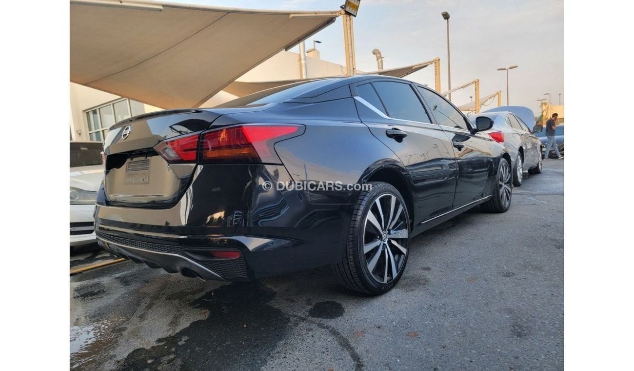 نيسان ألتيما