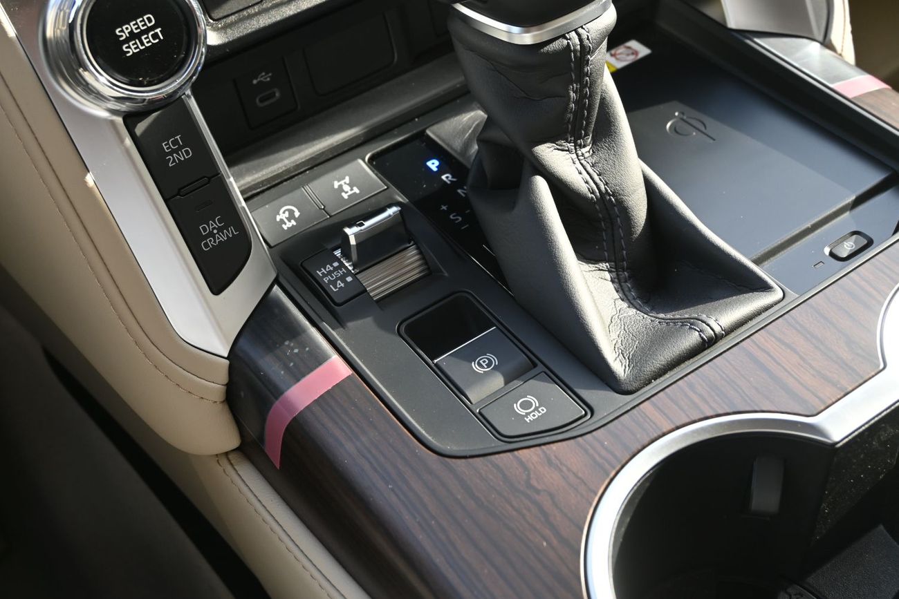 تويوتا لاند كروزر GXR Toyota Land Cruiser GX-R 4.0L V6 Petrol Model 2026