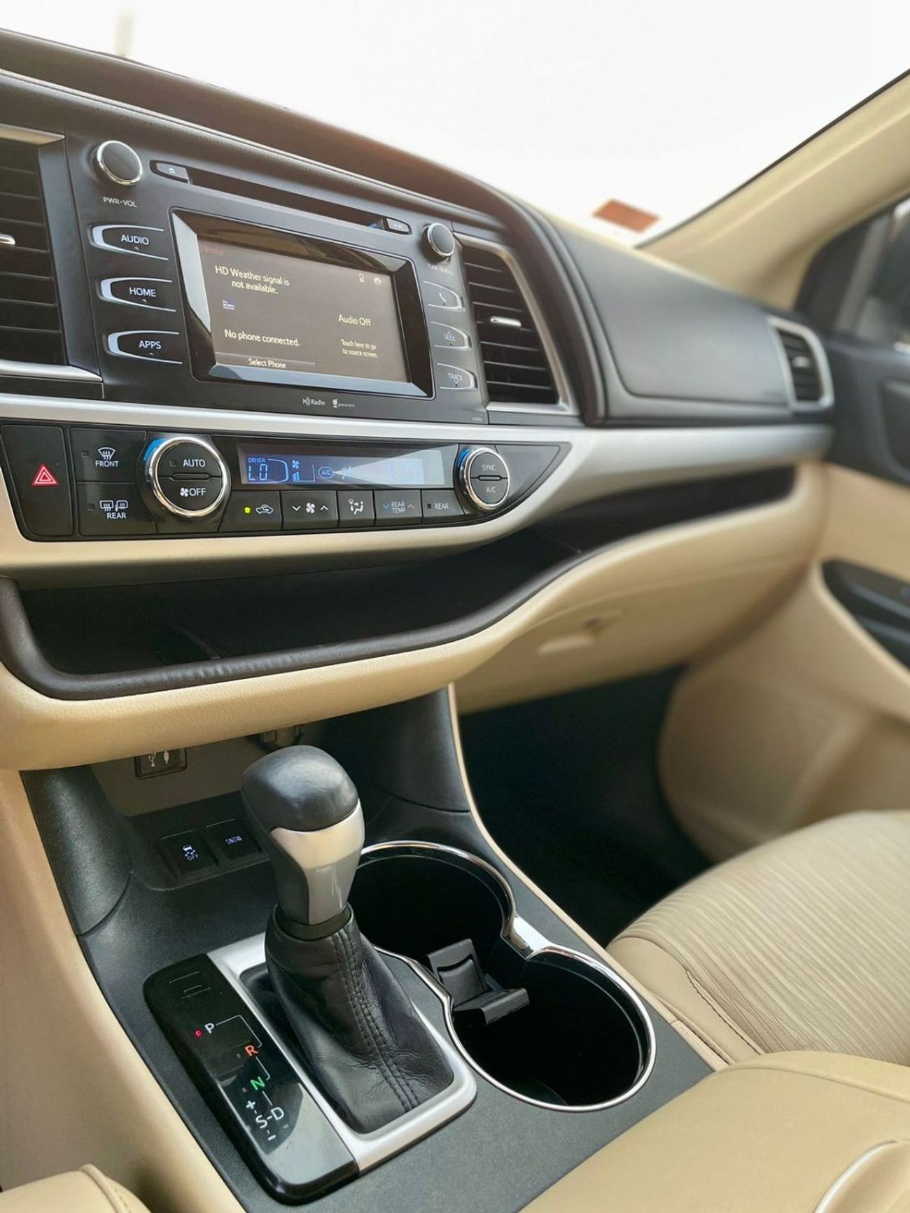 Toyota Highlander 2015 Toyota Highlander LE+ Plus 3.5L V6 - AWD 4x4 - Trunk Auto 7 Seater Electric Seat - 141,000 Mile