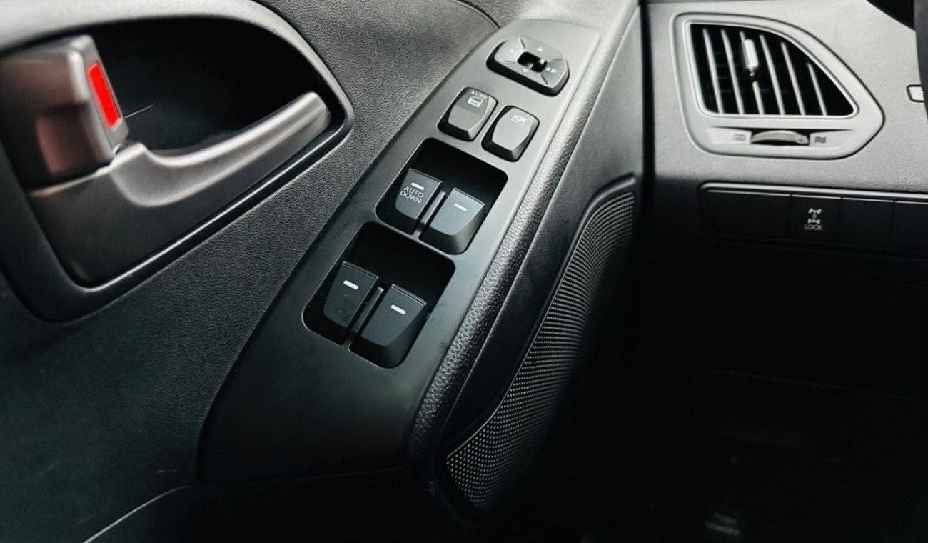 Hyundai Tucson GL GCC .. Perfect Condition .. 4WD .. Panoramic .. Low Mileage