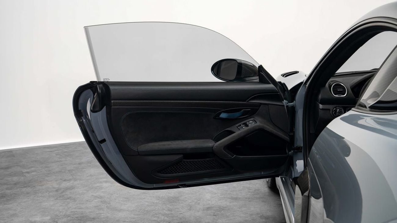 بورش كايمان GT4 RS Weissach - 2022 - GCC Specs - Under Warranty