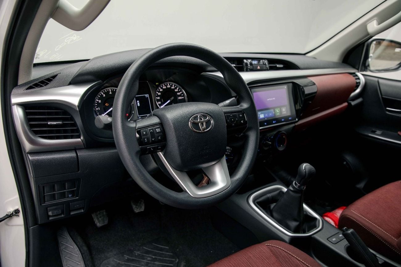 تويوتا هيلوكس GLX 2.7L - White Inside Maroon | Export Only