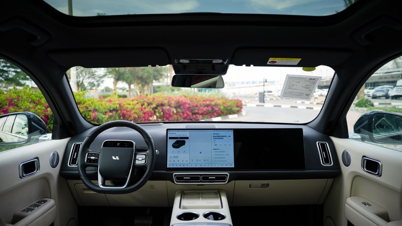 Li Auto L7 Ultra 1.5L - Black Inside Black & White | Export Only