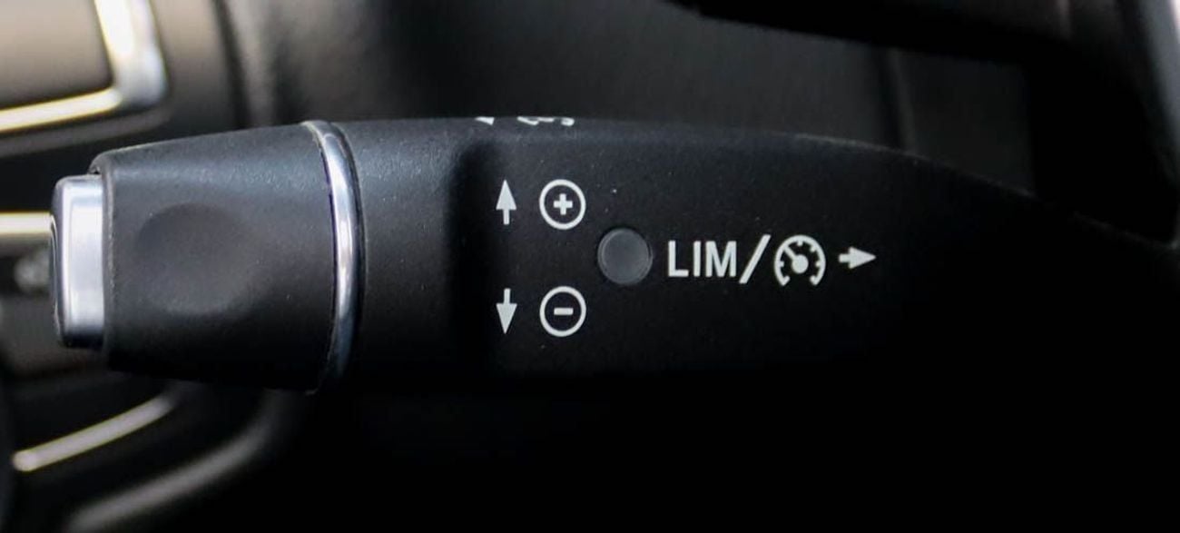 مرسيدس بنز GLC 250 Mercedes GLC 250/4MATIC 2018, GCC original paint accident-free, in excellent condition 2300