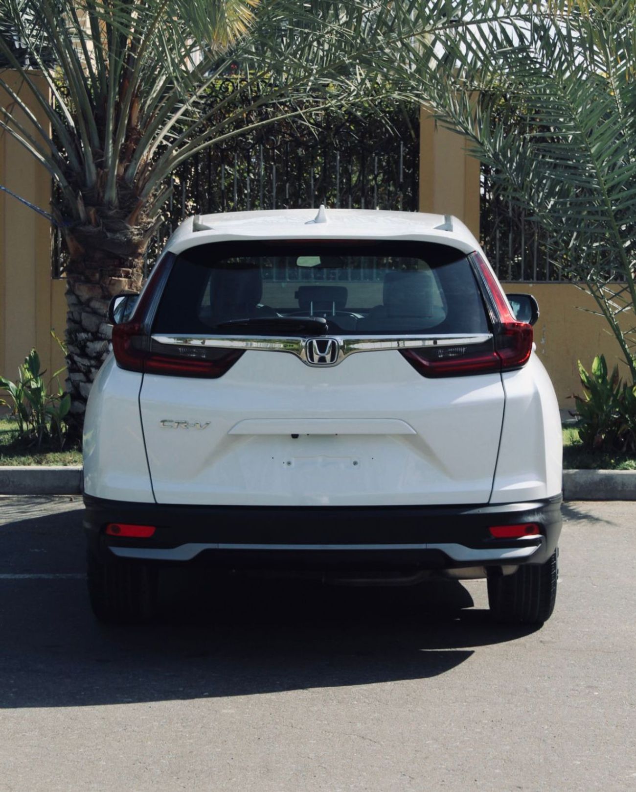 Honda CRV The 2021 Honda CR-V is a highly versatile, compact 5 or 7-seater SUV known for its strong 190-hp 1.5