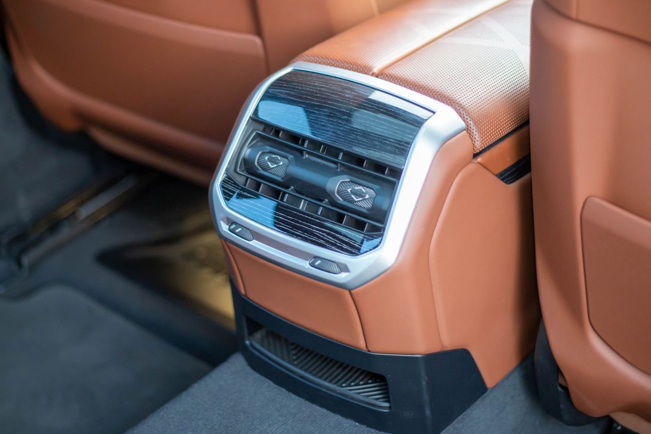 بي أم دبليو 735i BMW 735i 2023 | GCC Specs | Full Option | Excellent Condition