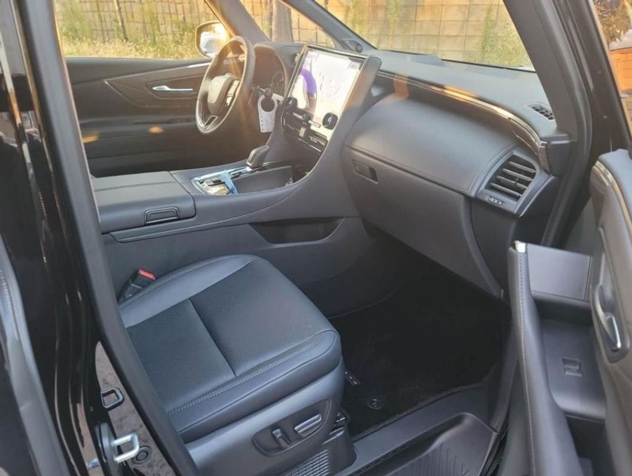 تويوتا ألفارد 2.5 Petrol / HYBRID / Model 2024