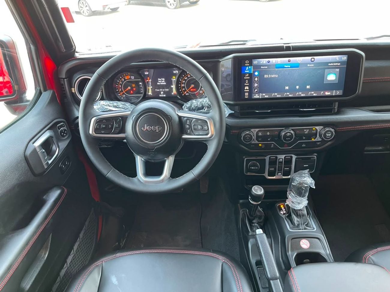 Jeep Wrangler Unlimited SAHARA 1400 MILE ONLY! / LEATHER / FOX SUSPENSION KIT / BEAD-LOCK RIMS / REMOTE START / RADAR