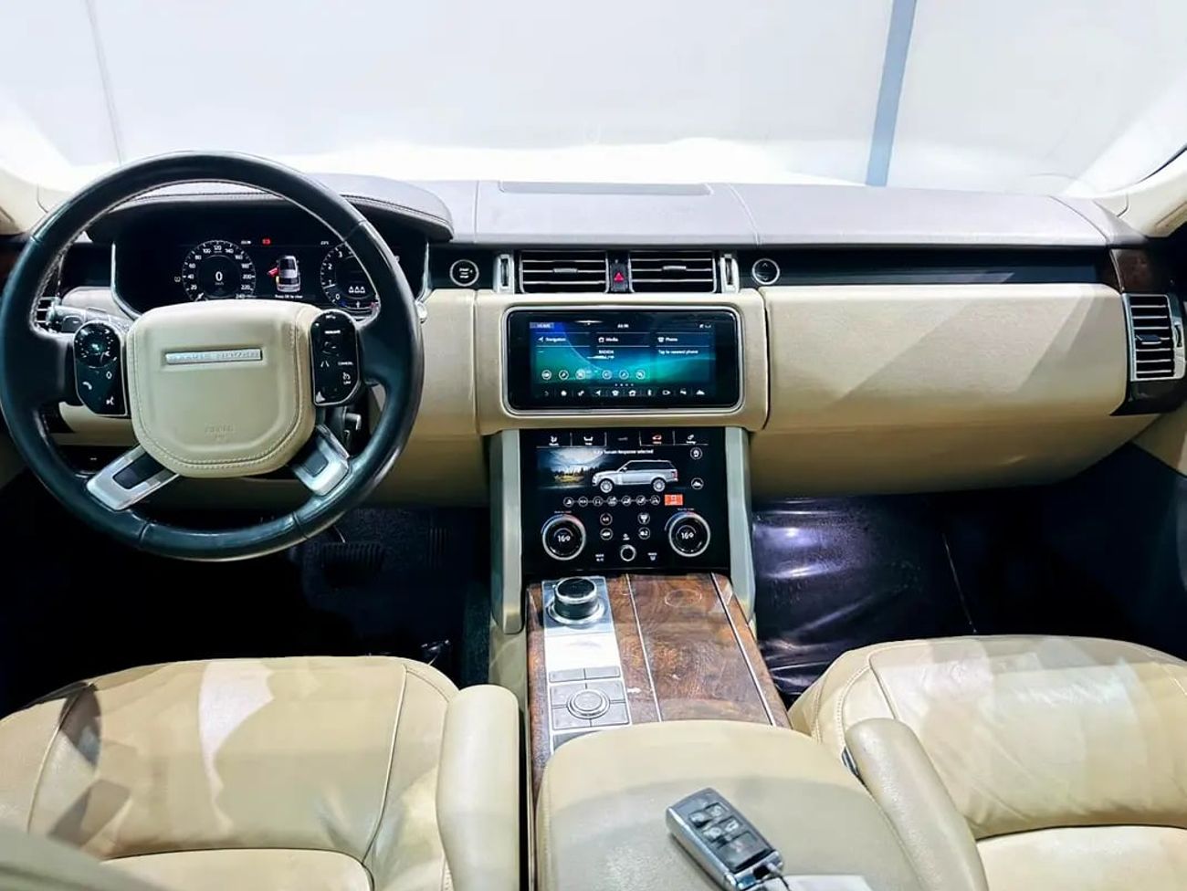 لاند روفر رينج روفر LWB HSE P360 3.0L VOGUE GCC SPECS FULLY ORIGINAL PAINT AND FULL SERVICE HISTORY AGENCY