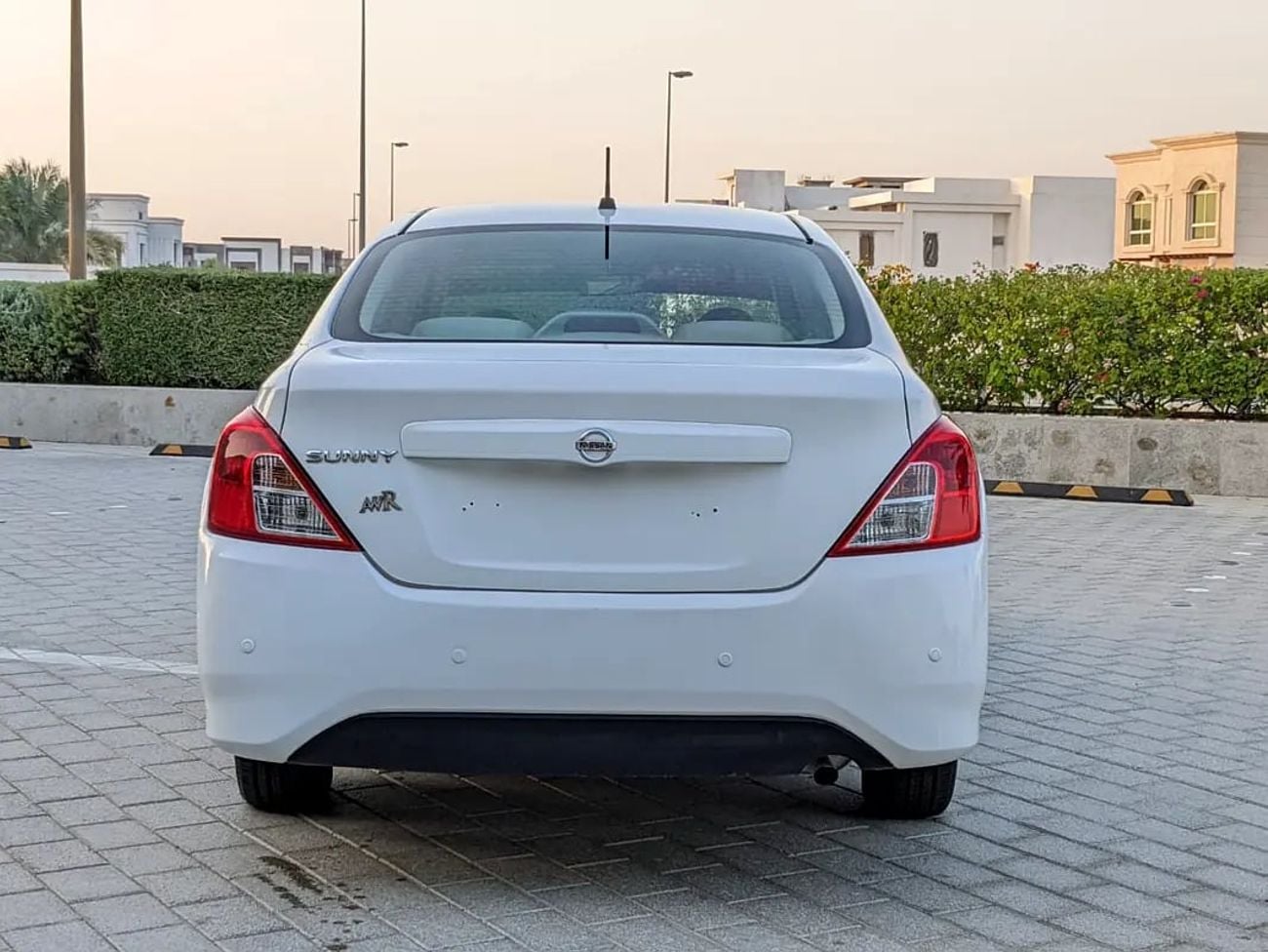 Nissan Sunny SV GCC Immaculate Condition Low KM Family Sedan 4 Cylinder Fully Automatic