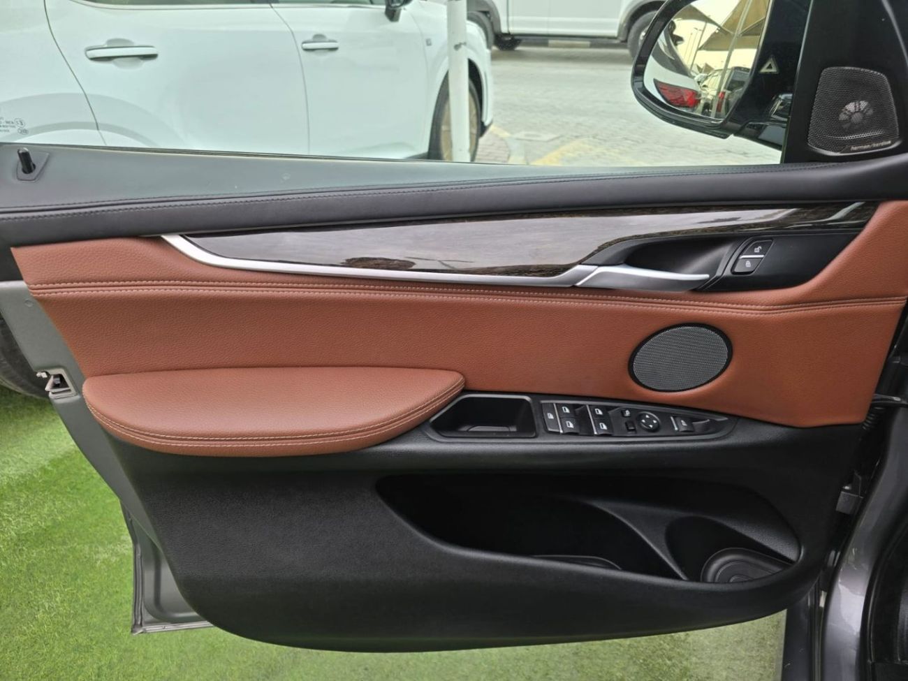 BMW X5 50i Luxury 4.4L (7 Seater) BMW X5 50i 2017 GCC V8 engine 4.4L clean car no any work required availab