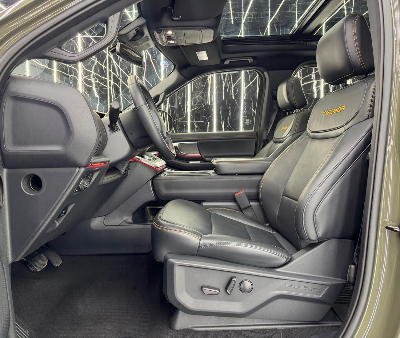 Ford Expedition Tremor 3.5L,440hp,V6 Petrol,Automatic,4x4,8 seats,5 doors