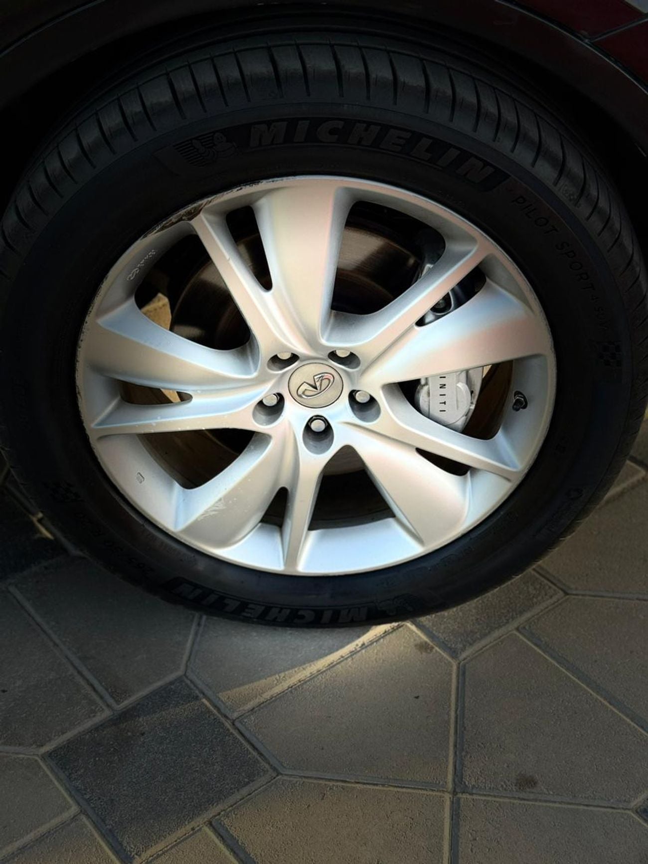 Infiniti QX70 LUXURY