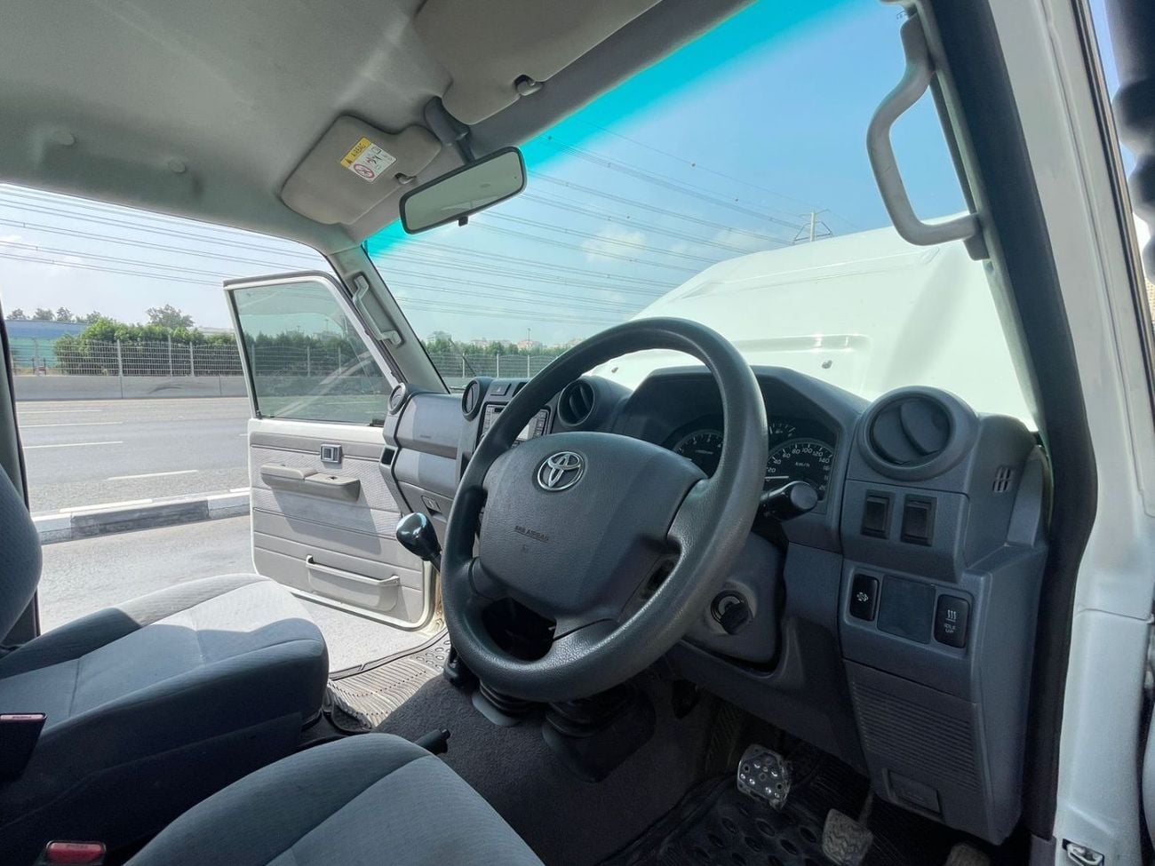 تويوتا لاند كروزر بيك آب RIGHT HAND VEHICLE ONLY FOR EXPORT 4.5 LITER