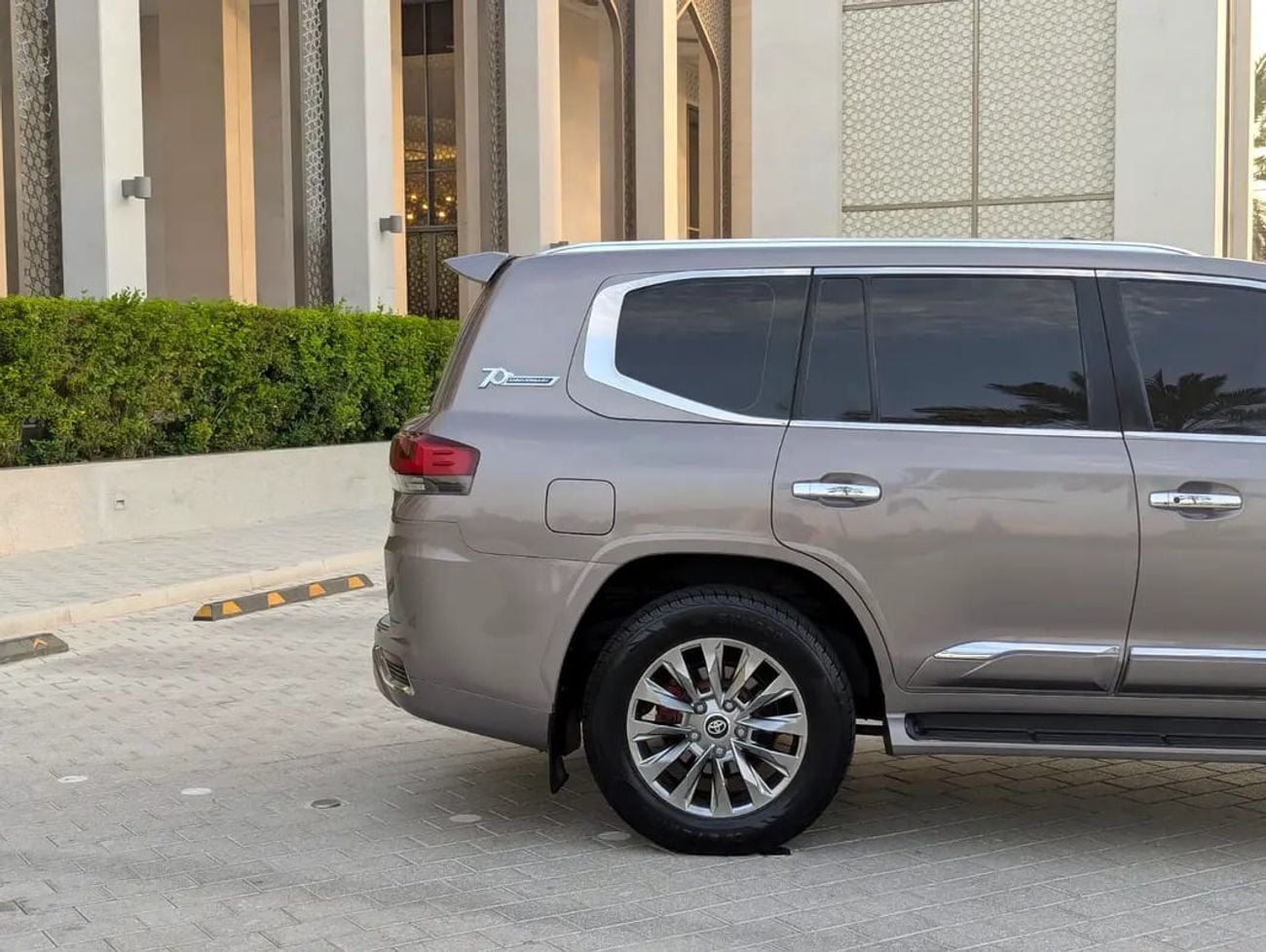 Toyota Land Cruiser VXR Facelifted With Interior and Exterior GCC Specs | Well Maintained