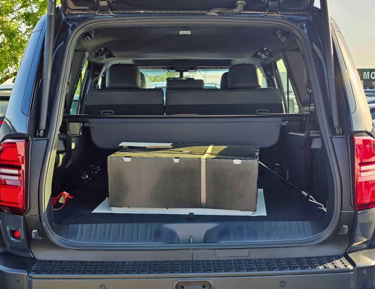 تويوتا برادو ALL ROUNDER / 2.4L PETROL V4 / SUNROOF / DRIVER POWER SEAT / COOL BOX / MID OPTION (CODE # R2)