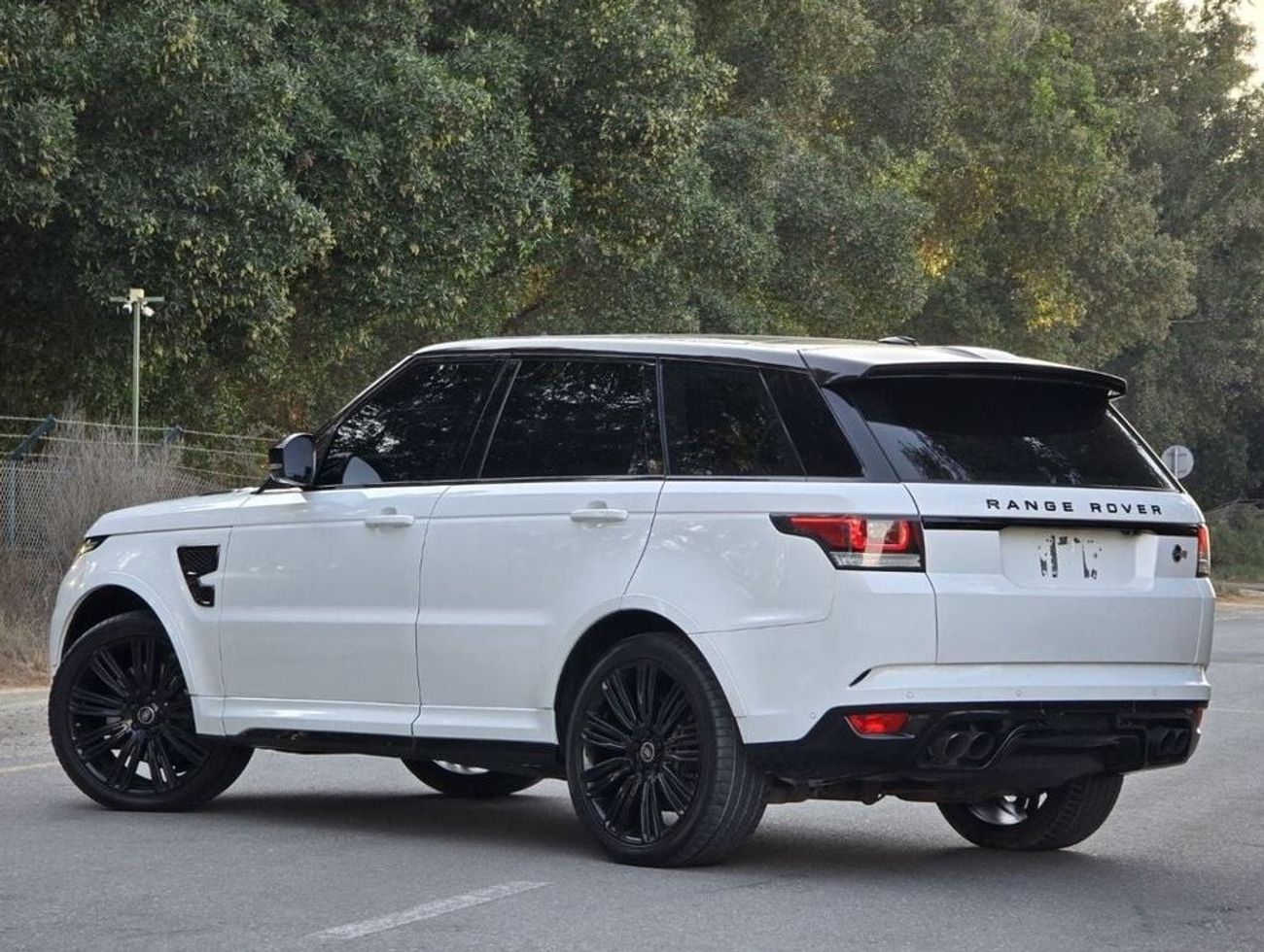 لاند روفر رينج روفر سبورت SVR 5.0L (575 HP) 4WD SPORT SVR 2016 GCC //FSH //ACCIDENTS FREE //ORIGINAL PAINT