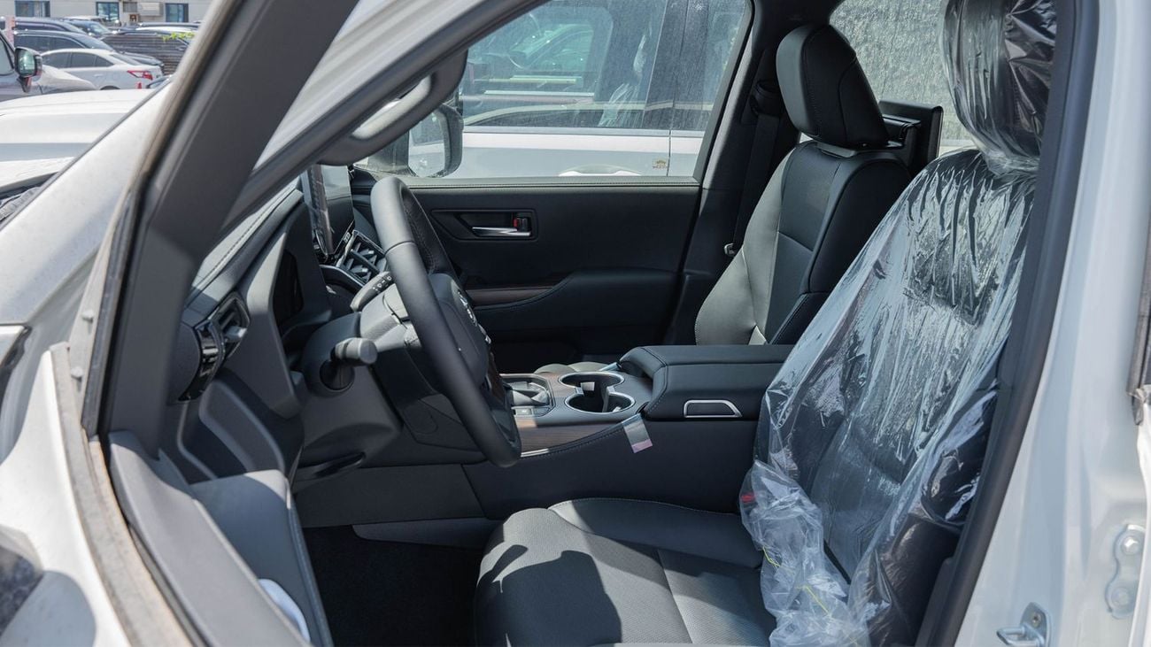 تويوتا لاند كروزر 2025 Toyota Land Cruiser 300 GXR 3.3L AT Diesel (White-Black)