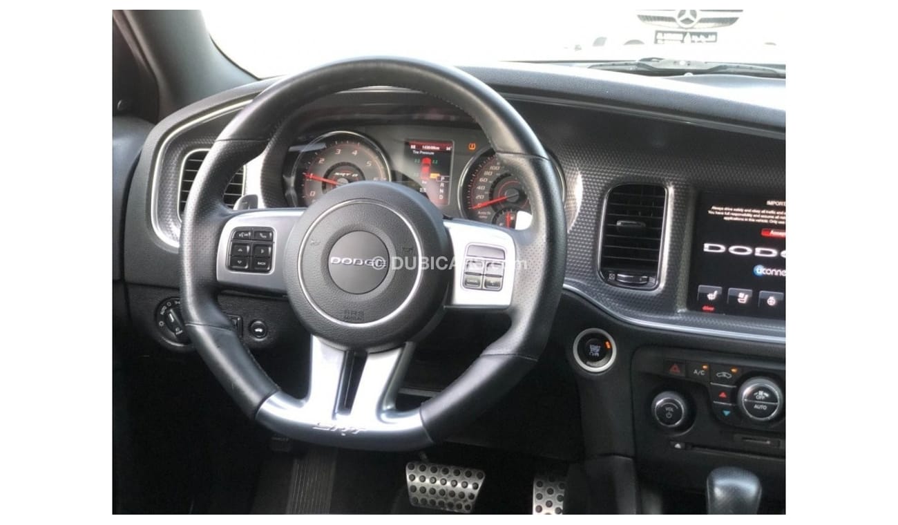دودج تشارجر SRT8 موديل 2014 خليجي حاله ممتازه من الداخل والخارج فل مواصفات كراسي جلد ومثبت سرعه وتحكم كهربي كامل