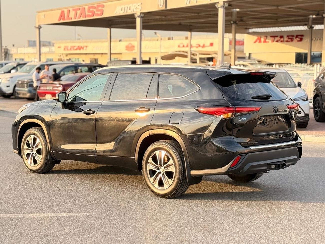 Toyota Highlander XLE 3.6 L Full Option