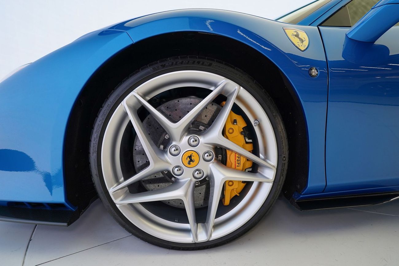 Ferrari F8 Tributo 3.9T V8