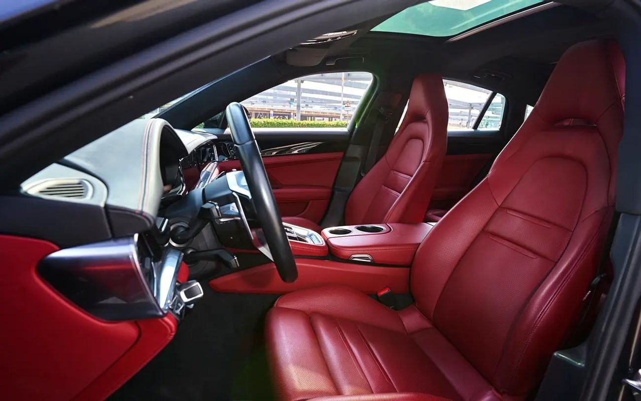Porsche Panamera 4