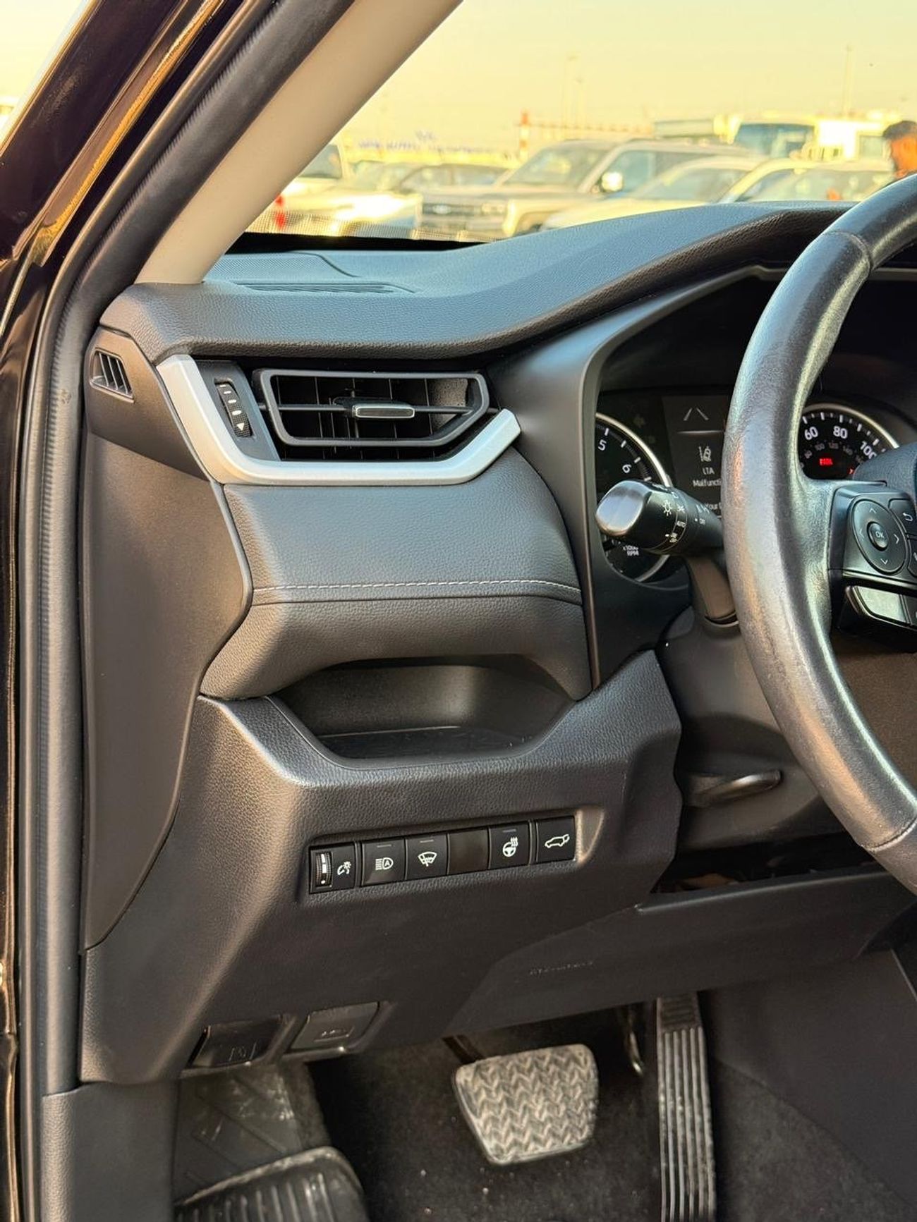 Toyota RAV4 XLE premium 2.5 L Full option